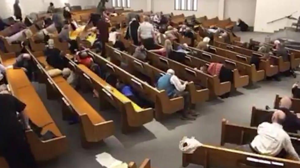 Revelan video del tiroteo en la iglesia de Texas