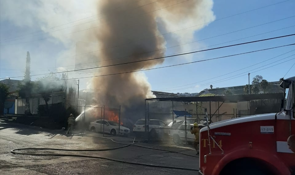 Incendio lote de autos