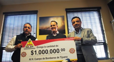 Grupo Silza dona un millón de pesos a Bomberos Tijuana