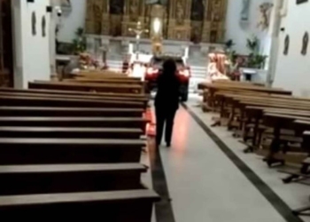 Hombre irrumpe en iglesia con todo y camioneta, aseguraba estar poseído