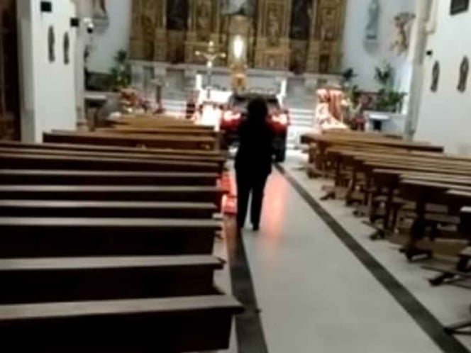 Hombre irrumpe en iglesia con todo y camioneta, aseguraba estar poseído