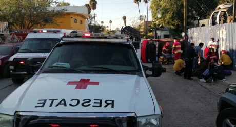 Chocan camioneta y taxi; hay varios lesionados