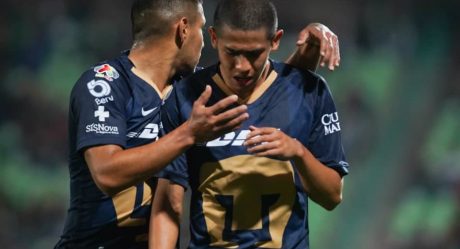 Jugador de Pumas mete la mano y expulsan a otro