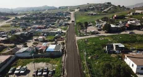 Colocan material fresado del bulevar El Refugio en Lomas de la Pradera