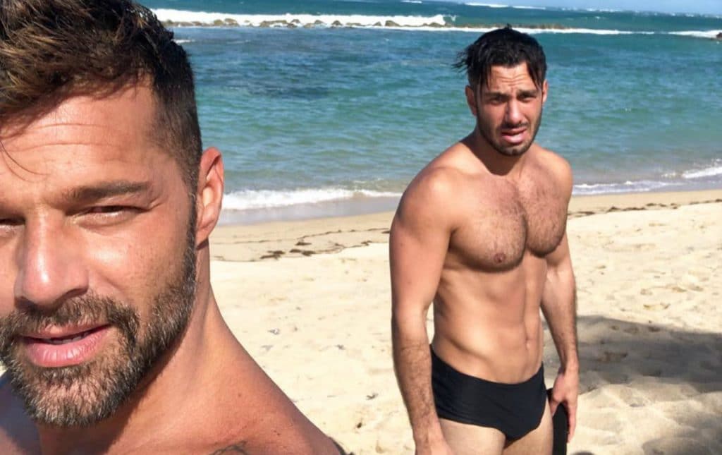 Captan a esposo de Ricky Martin junto a otros hombres