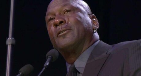 Michael Jordan llora durante su discurso en homenaje a Kobe Bryant