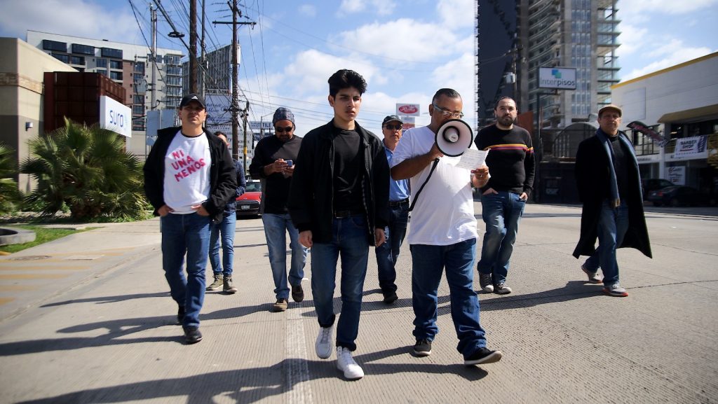 Hombres marchan contra la violencia hacia las mujeres