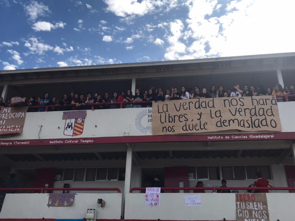 Alumnas de la 'Ibero' protestan contra autoridades académicas