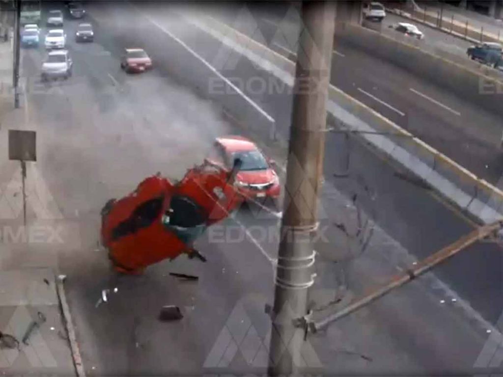 Muere conductor que salió ‘volando’ del auto tras chocar
