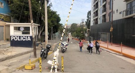 Padres acuden a escuelas a sacar a sus hijos en Zona Río