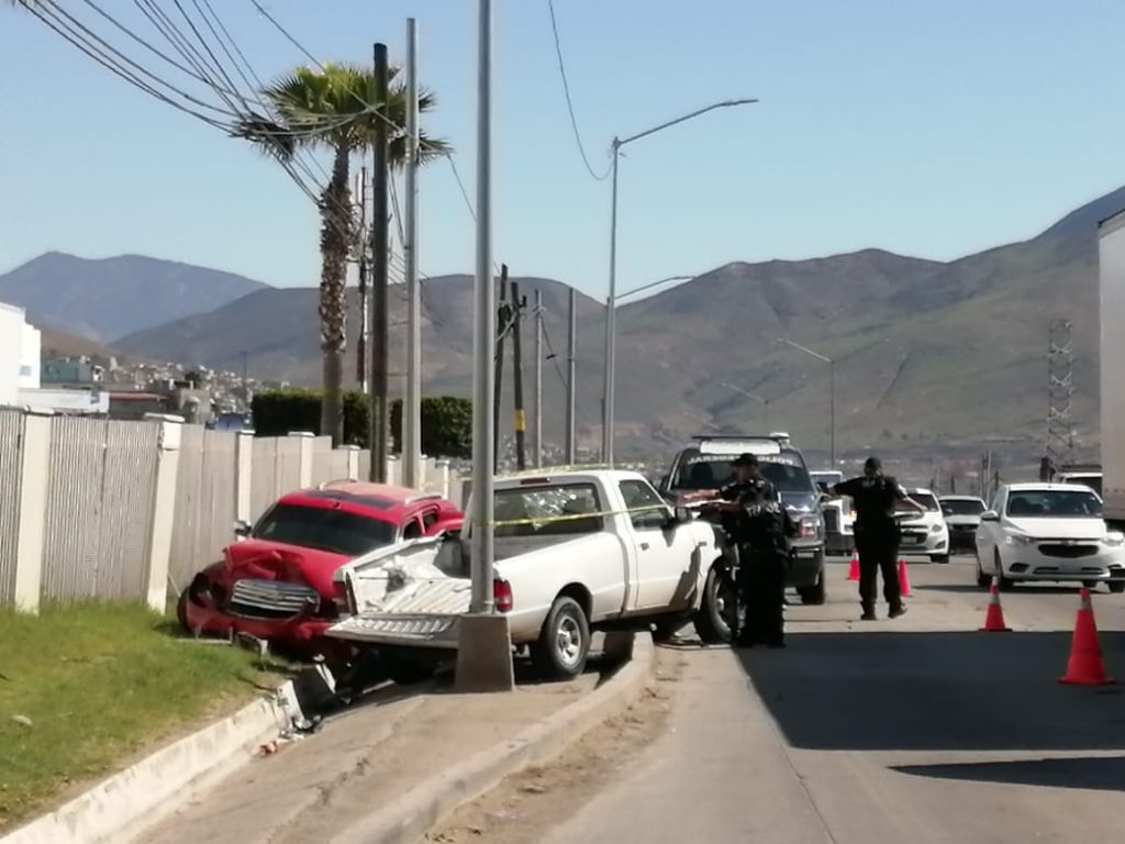 Persecución culmina en choque y detonaciones de arma