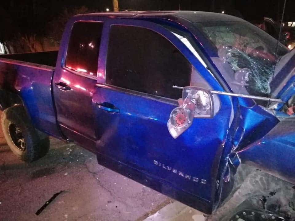 Choca pick up contra nuevo muro fronterizo; fallece mujer