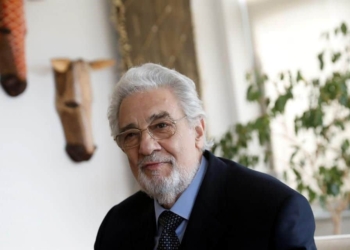 Plácido Domingo acepta responsabilidad por acosos y pide perdón