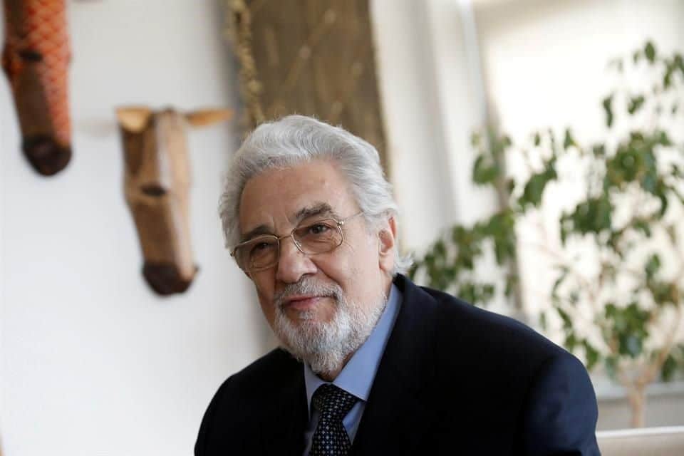 Plácido Domingo acepta responsabilidad por acosos y pide perdón