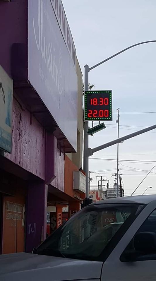 Llega a 22 pesos dólar