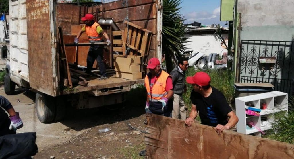 Ayuntamiento apoya a seis familias de Cumbres del Rubí por riesgo de casas