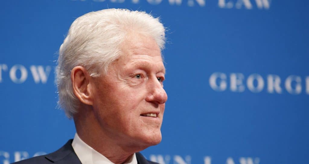 Bill Clinton dice que tuvo aventura con Lewinsky para 'manejar ansiedades'