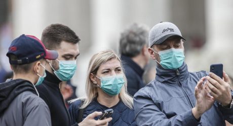 California ordena uso de cubrebocas en la calle