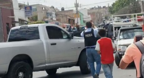 Maestra calma a alumnos durante balacera, les dice que son 'cuetes'