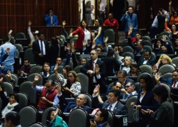 Diputados de Morena aprueba reformas para reelegirse por varios periodos