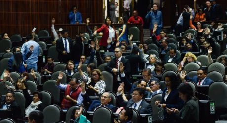 Diputados de Morena aprueba reformas para reelegirse por varios periodos