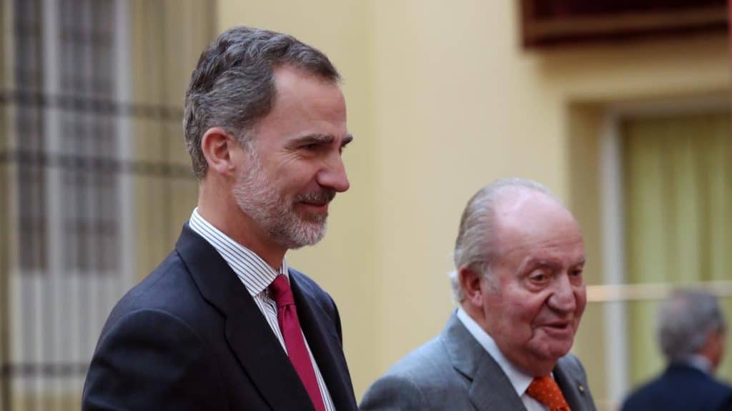 El Rey Felipe renuncia a herencia de su padre y le quita presupuesto asignado