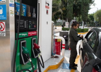 ¿Por qué bajó el precio de la gasolina en México?