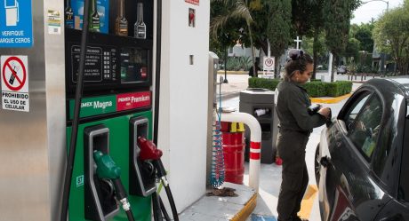 ¿Por qué bajó el precio de la gasolina en México?