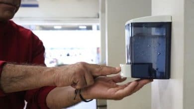 Colocan en Palacio dispensadores de gel antibacterial como medida preventiva