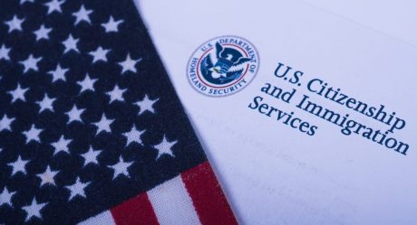 Servicio de Migración cierra oficinas al público en Estados Unidos