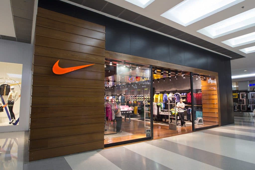 Nike cierra sus tiendas por coronavirus