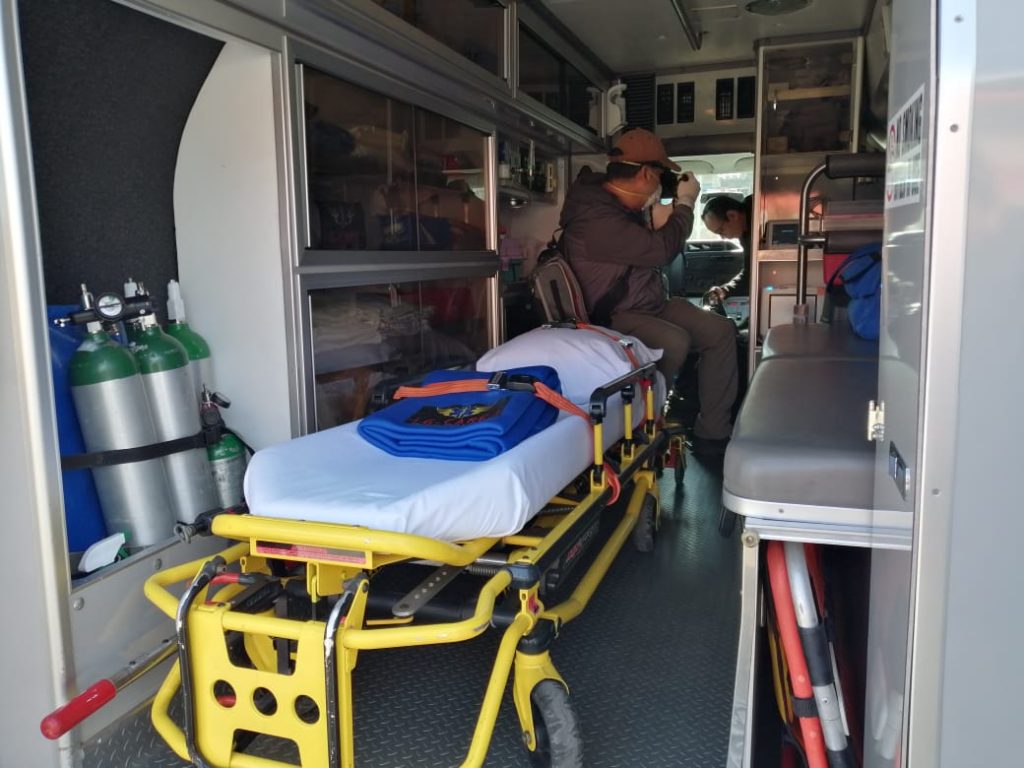 Ambulancias recorren la ciudad en una misión contra el coronavirus