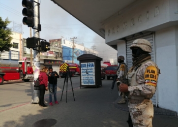 Por incendio en Plaza Constitución activan Plan DNIII