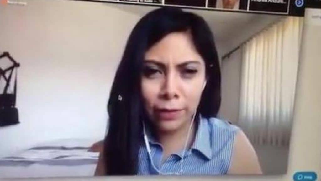 VIDEO: Ofende a profesora durante clase en línea y lo tunden en redes