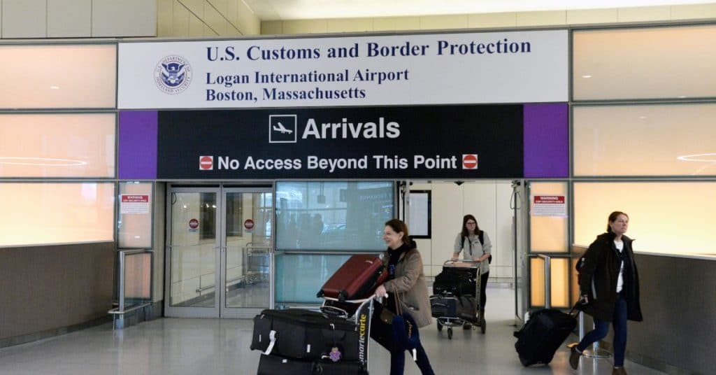 EU extiende prohibición de viaje a Reino Unido e Irlanda