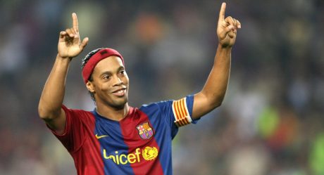 Detienen a Ronaldinho por una increíble razón