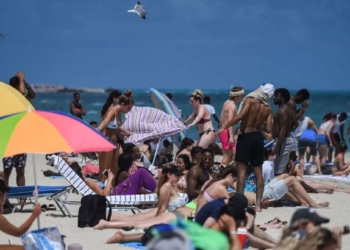 Alerta-en-Miami-tras-incremento-de-contagios-por-Covid-19-cierran-playas