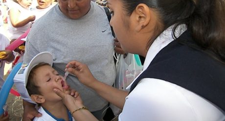 Llaman en Baja California a padres para vacunar a sus hijos