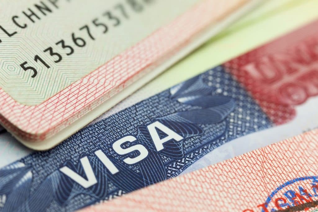 Reanudarán-de-forma-limitada-trámites-de-renovación-visas