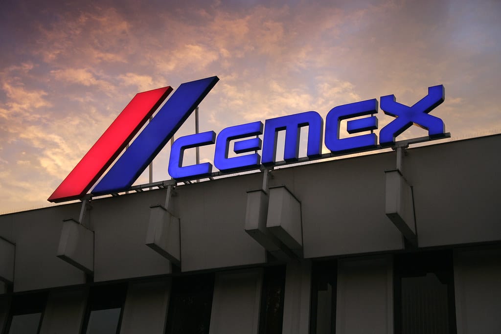 Ante emergencia sanitaria Cemex para su producción en México