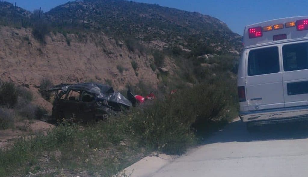 VIDEO: Fuerte accidente en la carretera Tecate- El Hongo