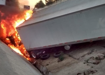 VIDEO: Choquezazo entre dos tráileres