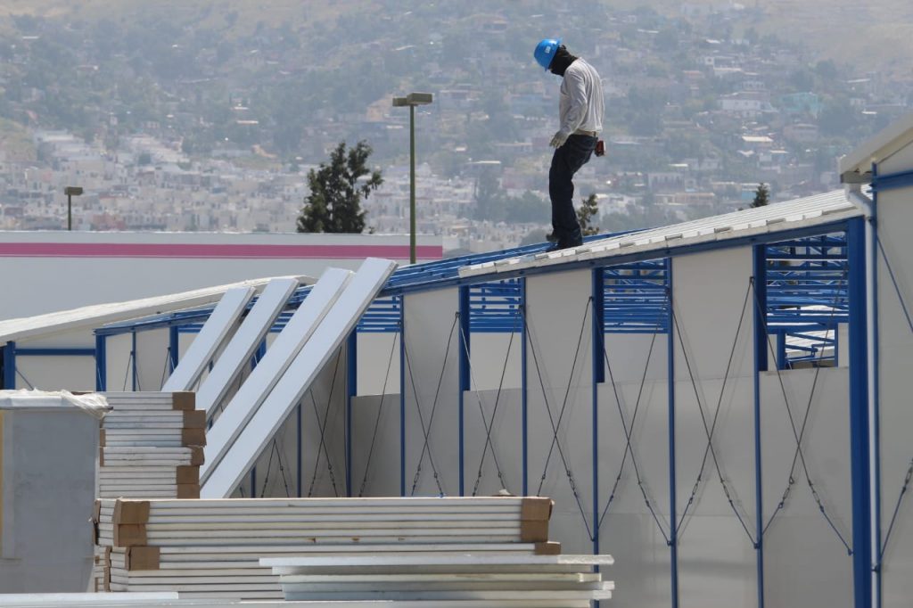 Acondicionan espacio para pacientes Covid-19 del IMSS