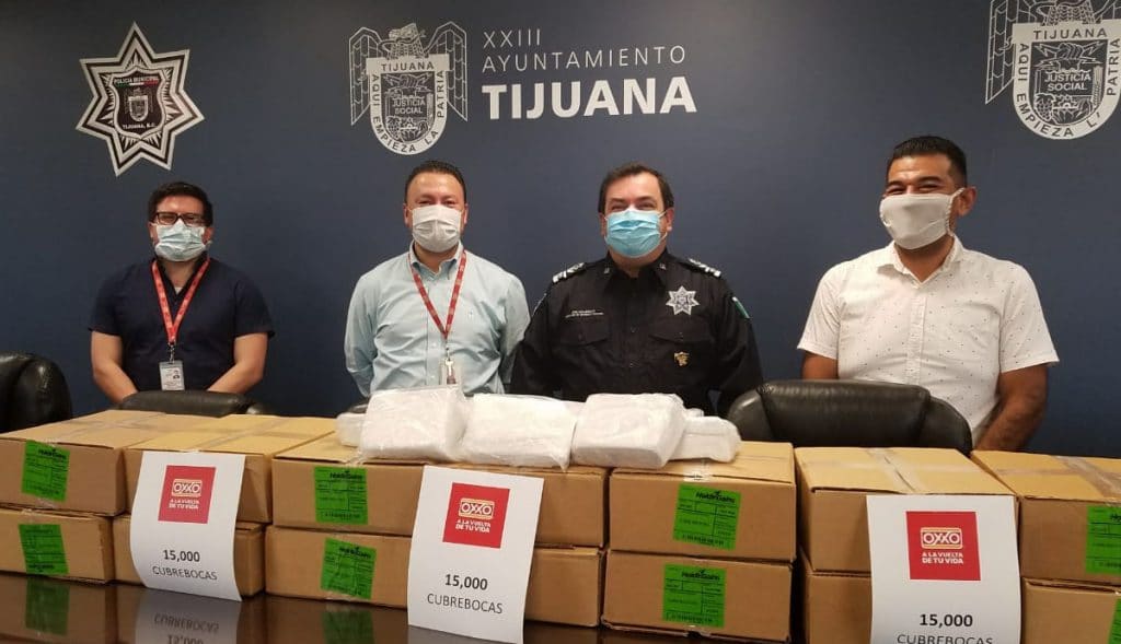 OXXO se luce y ayuda a policías de Tijuana ante Covid-19