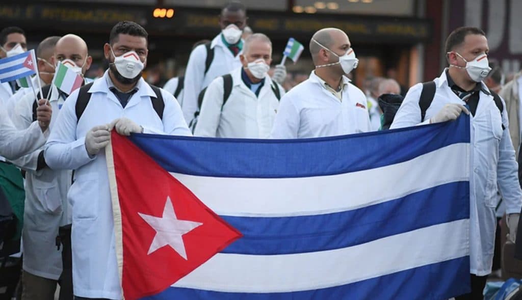 Argentina responde motivo por el que rechazó ayuda de médicos cubanos