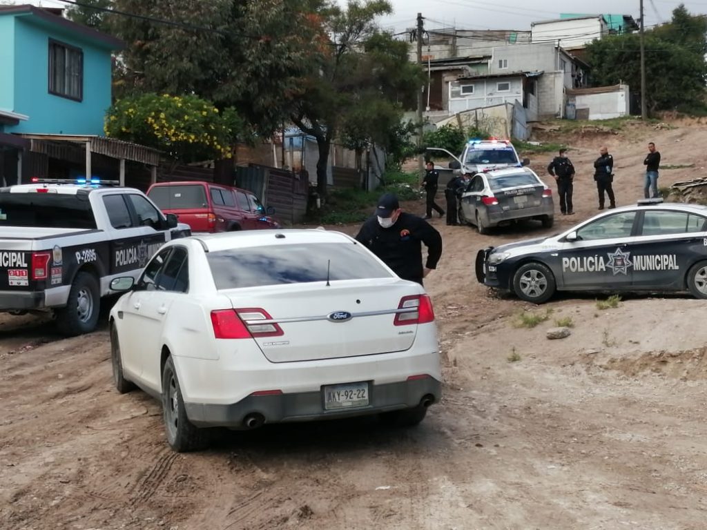 Acribillan a un hombre intenta refugiarse y muere en un patio