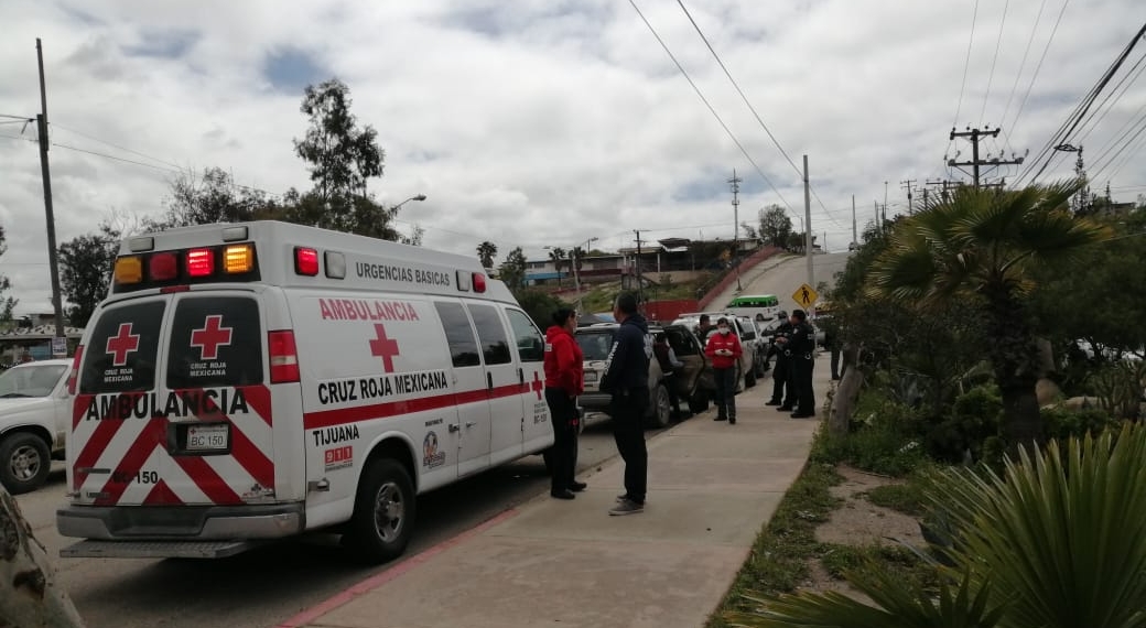 Muere abordo de un vehículo por causas desconocidas.