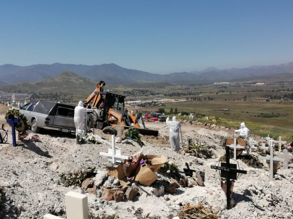 Las funerarias que lucran con el dolor de las víctimas del covid-19