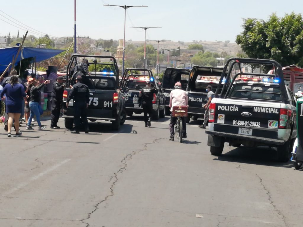 VIDEO: Enfrentamiento entre policía y comerciantes termina con disparos