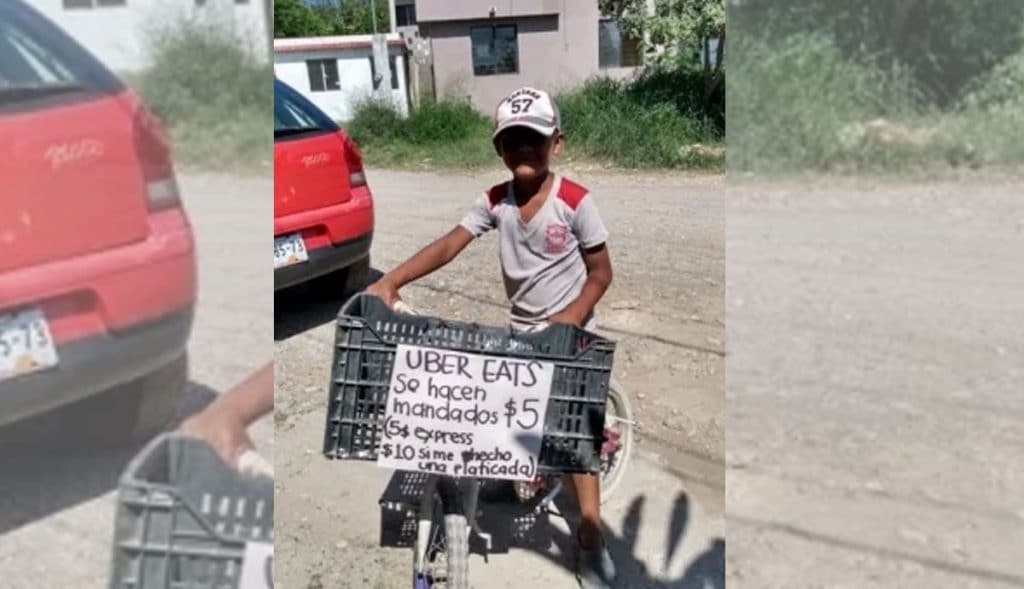 Niño hace mandaditos por 5 pesos con letrero Uber Eats